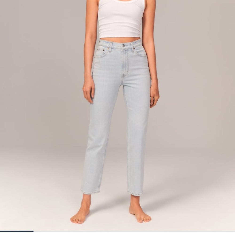 NWT Abercrombie & Fitch Ultra High Rise Ankle Straight Jean